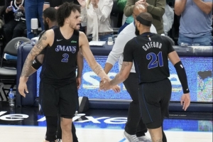 安全平台-浓眉：有莱夫利和加福德一起并肩作战 我能打得更加轻松