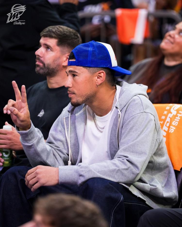 足球竞猜-支持同城球队！布克&amp;amp;杰伦-格林等人观战WNBA！