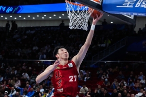 实时赔率-周琦已完成手术！媒体人：常规的结膜缝合恢复时间是2周左右